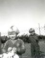 Click for at se det store billede Ingeborg_kigger_ind_i_boern.jpg